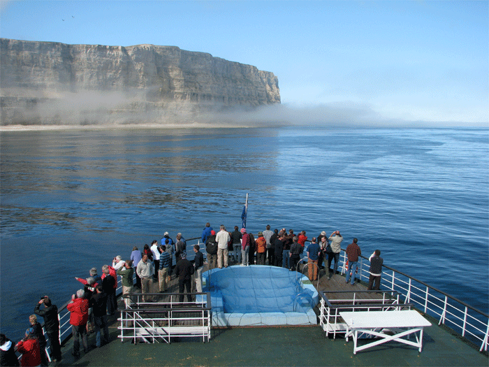 2009_group_bearwatching